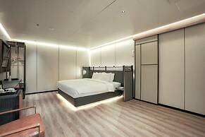 L&L City Hotel