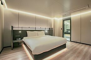 L&L City Hotel