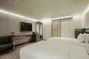 L&L City Hotel