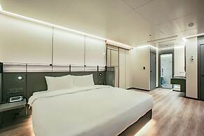 L&L City Hotel