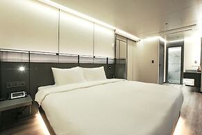 L&L City Hotel