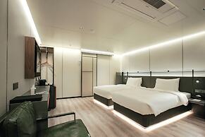 L&L City Hotel
