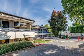 B&B HOTEL LOUVECIENNES