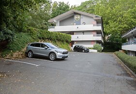 B&B HOTEL LOUVECIENNES