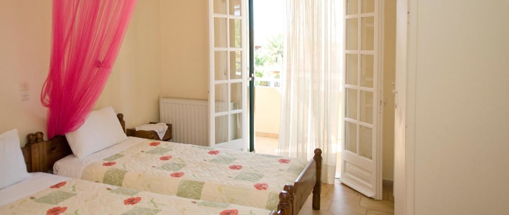 Katerina Pool Apartments