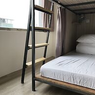Corner Hostel & Cafe