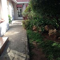 Lynn's Guest House