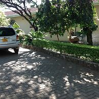Lynn's Guest House