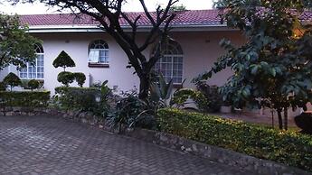 Lynn's Guest House