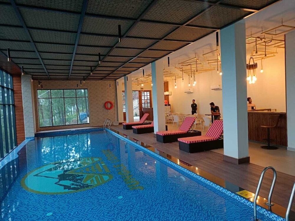 Jungle Lodge Resort