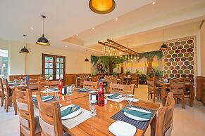 Jungle Lodge Resort