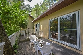 Jungle Lodge Resort