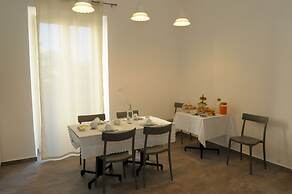 Della Torre Rooms