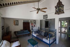 Yellow Canary Beach Villa