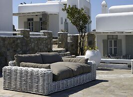 Kallos of Mykonos