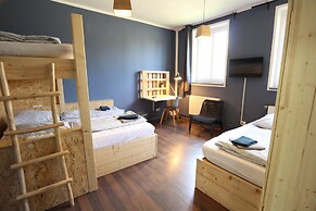 Blue Doors Hostel KTV
