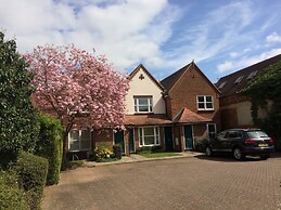 3 Summertown Court