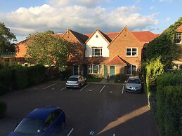 3 Summertown Court