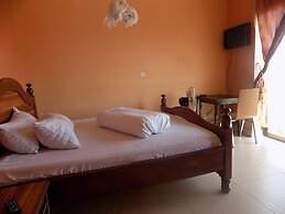 Olina Hotel and Apartments