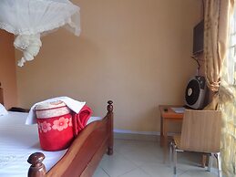 Olina Hotel and Apartments