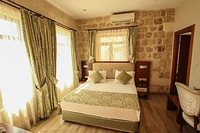 Tughan Hotel