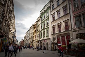 Scharffenberg Apartments Main Square