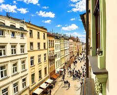 Scharffenberg Apartments Main Square