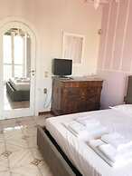 Gramsci Apartments
