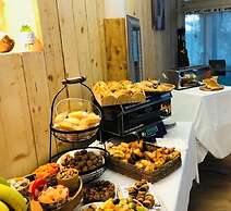 Marina Hotel Club