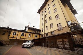 Dinastiya Hotel