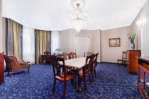Dinastiya Hotel