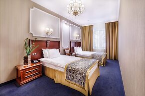 Dinastiya Hotel