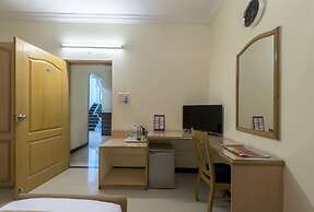 Hotel Raj Comforts - Golf View