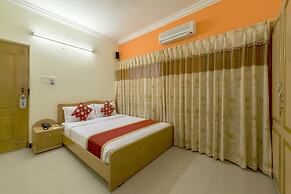 Hotel Raj Comforts - Golf View