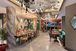 Azuu Hotel
