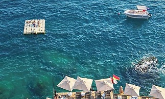 Azuu Hotel