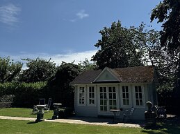 Hookwood Lodge London Gatwick