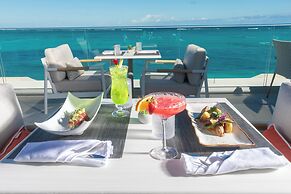 Beachfront at Windsong on the Reef