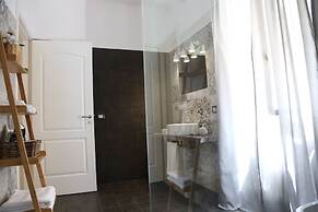 Dimi House