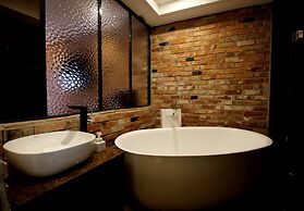 Masan Almond Hotel