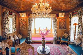 Golden Flower Heritage Houseboat