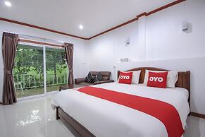 OYO 75353 Loy Chalet Resort