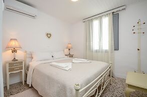 Naxos Center Houses