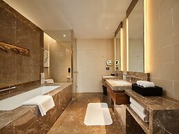 HUALUXE Ningbo Harbor City by IHG