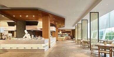 HUALUXE Ningbo Harbor City by IHG