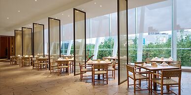 HUALUXE Ningbo Harbor City by IHG