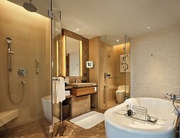 HUALUXE Ningbo Harbor City by IHG