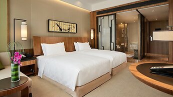 HUALUXE Ningbo Harbor City by IHG