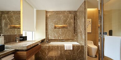 HUALUXE Ningbo Harbor City by IHG