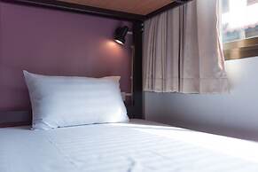BaanSu Hostel